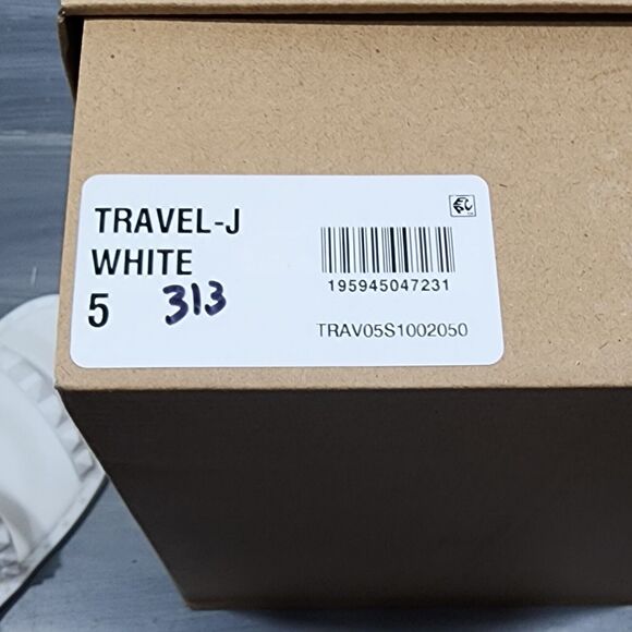 Steve Madden Flat Sandals Travel J Studded Ankle Strap White Size 5 - Picture 8 of 8